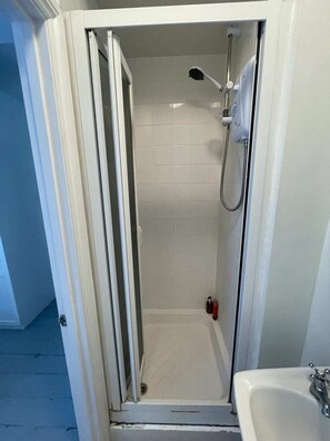 Basic Apartment, 1 King Bed | Bathroom - Spacious & Unique 1BD Flat - Bethnal Green (London)