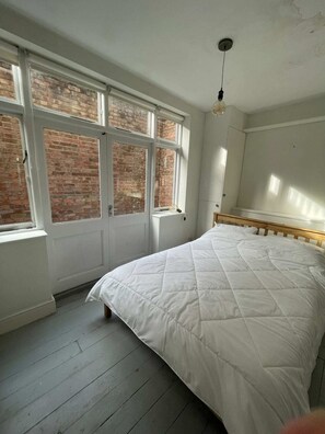Basic Apartment, 1 King Bed - Spacious & Unique 1BD Flat - Bethnal Green (London)