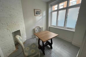 Appartement, 1 très grand lit | Intérieur
