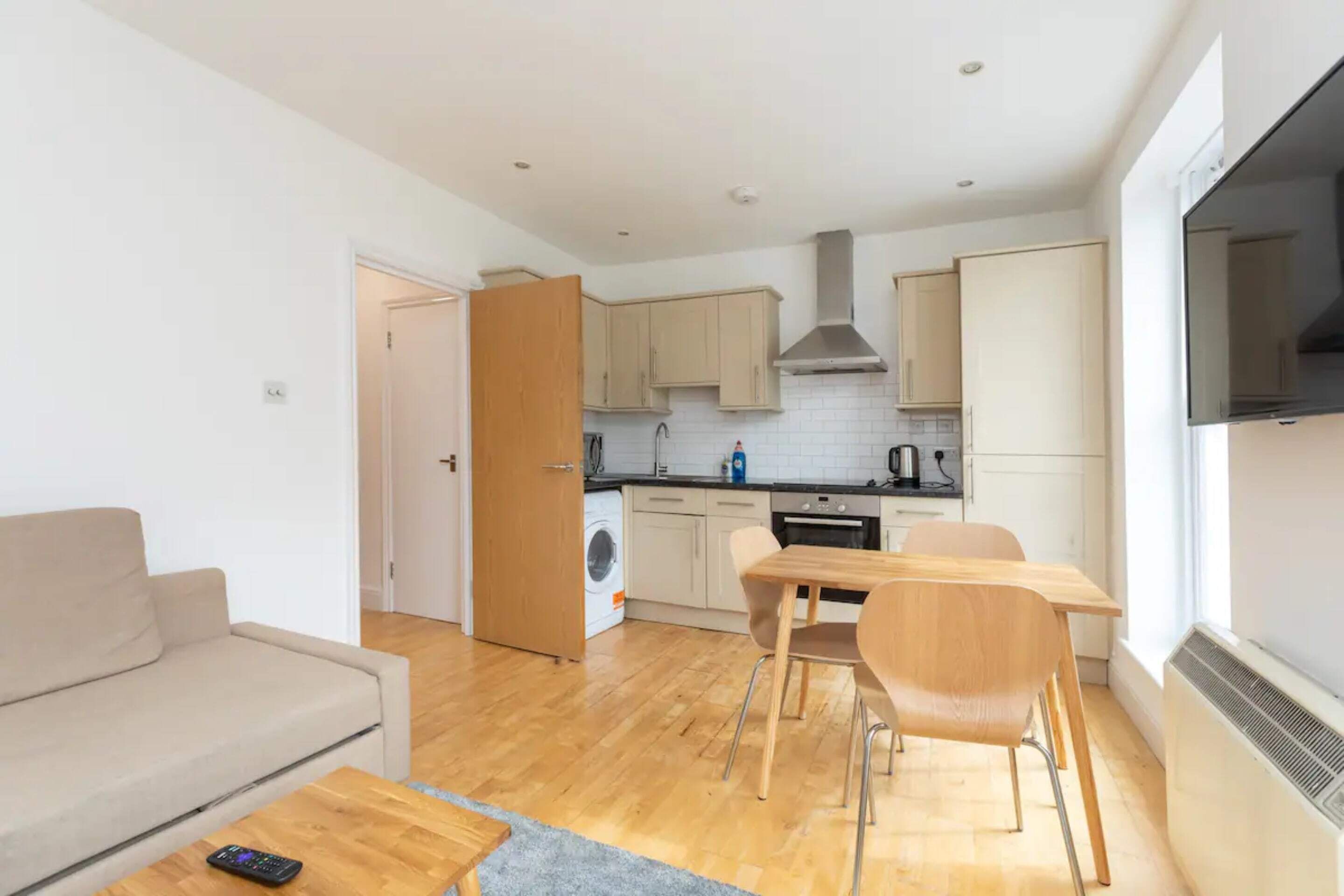 Bright and Spacious 1BD Flat - Camden