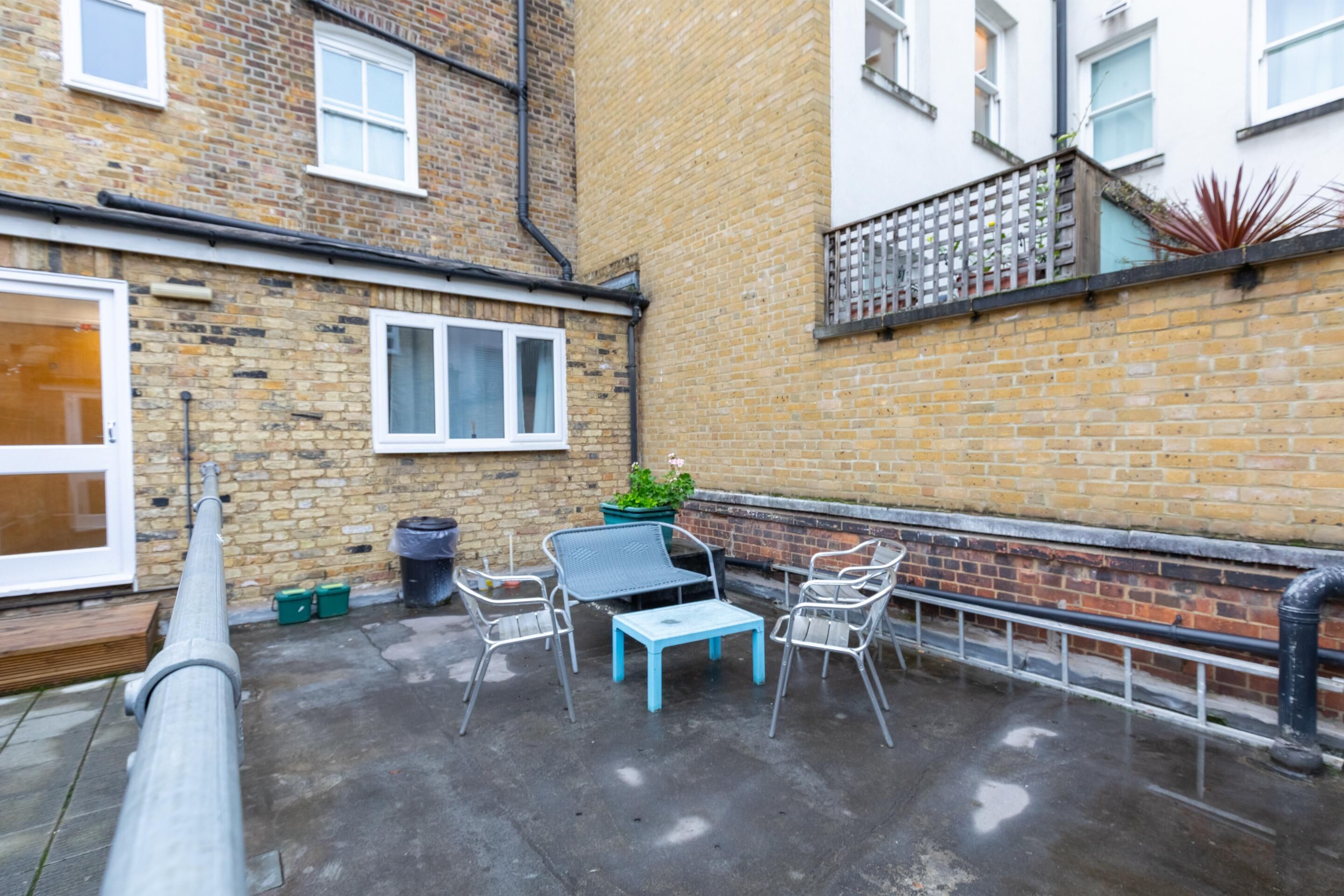 تناول الطعام بالخارج