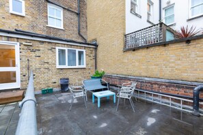 Basic Apartment, 1 Double Bed with Sofa bed | Outdoor dining - Bright and Spacious 1BD Flat - Camden (London)
