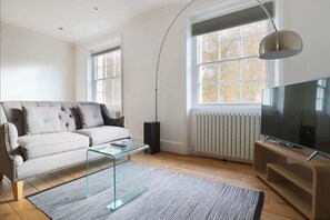 Basic Apartment, Multiple Beds | Living area