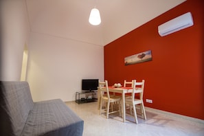 Family Studio Suite | Living area | 40-inch LCD TV with digital channels, TV - NIRIA ACCOGLIENZA SICULA (Ragusa)