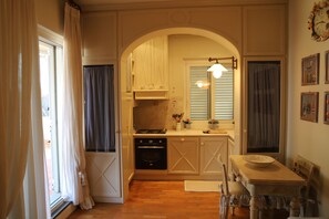 Kühlschrank, Ofen, Herdplatte, Geschirrspüler