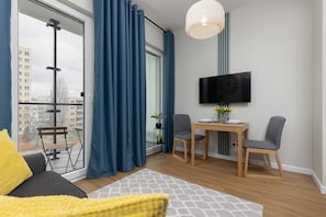 TV - Compact Studio in Wola | Balcony | Air Conditioning (Warszawa)