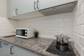 雪櫃、微波爐、爐具、洗碗機