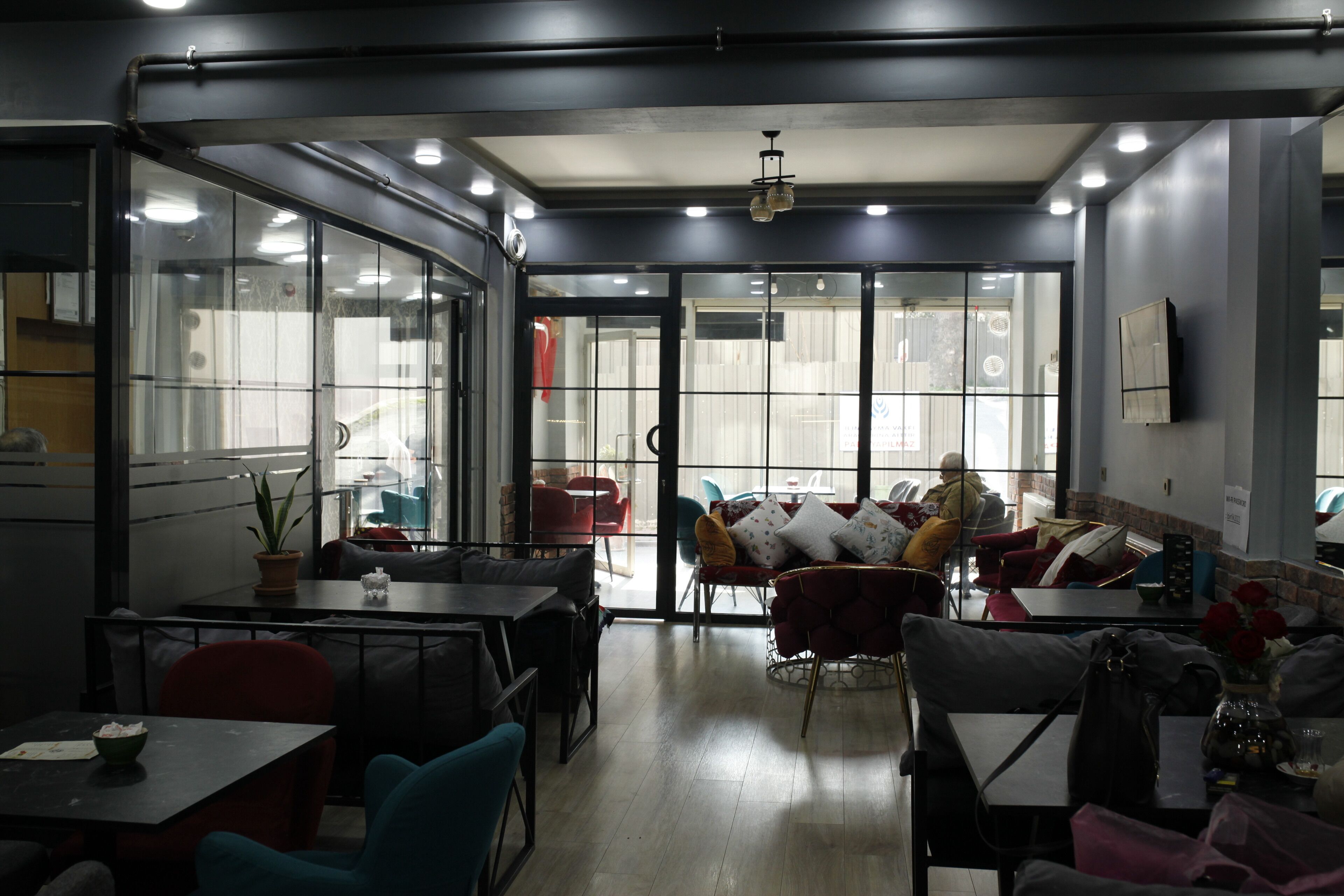 50-Zoll-Smart-TV mit Satellitenempfang, Fernseher