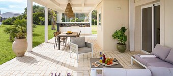 Luxury villa with pool, beach front, Porto Ulisse