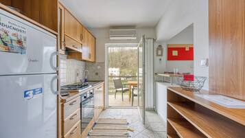 Familiestudio (Green Hill Zagreb - Studio Natali) | Eget kjøkken | Kjøleskap, ovn, kokeplater og kjøkkenutstyr