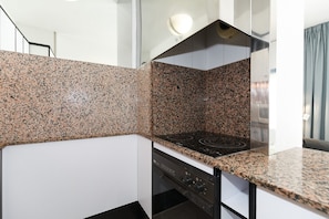 Refrigerador, microondas, horno, cafetera/tetera