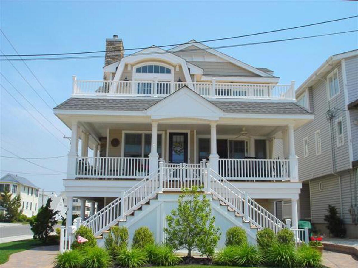 Newer Beachblock Duplex with no streets to cross to beach, 3rd house from beach!