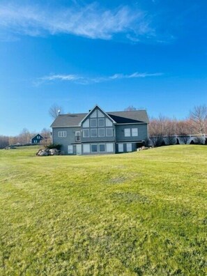 Exterior - Grand viewLuxury: 4BD Game Room & Sauna! (Dedham)