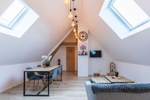 Dining - Gîte la Fontaine - Cosy Avec Jacuzzi - 1h de Paris (Serez)