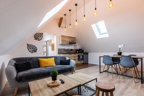 TV - Gîte la Fontaine - Cosy Avec Jacuzzi - 1h de Paris (Serez)