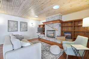 Télévision, cheminée