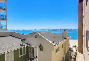 Exterior - Fall fun at MissionBayHideaway-beach+parking (San Diego)