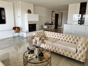 Smart-TV, peis, videospill og stereoanlegg