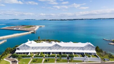 Oceanfront 3bed w/ Private Patio & Garden - 4B