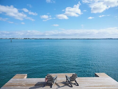 Oceanfront 3Bed w/ Private Patio & Garden - 5B