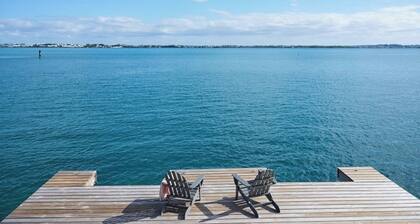 Oceanfront 3Bed w/ Private Patio & Garden - 5B