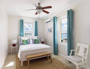 3 habitaciones, tabla de planchar con plancha y cuna de viaje