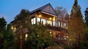 Exterior - Bally Blonde - Five bedroom luxury with stunning sunset views! (Daylesford)