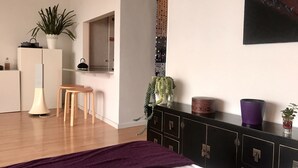 A modern bedroom with a bed, a dresser, a desk, and a potted plant. - Central and large apartment with sea views (Las Palmas de Gran Canaria)