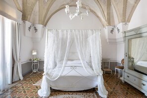 A four-poster canopy bed with a white canopy, a chandelier, and a mirror above it. - 3267 Casa Romantica by Barbarhouse (Sava)