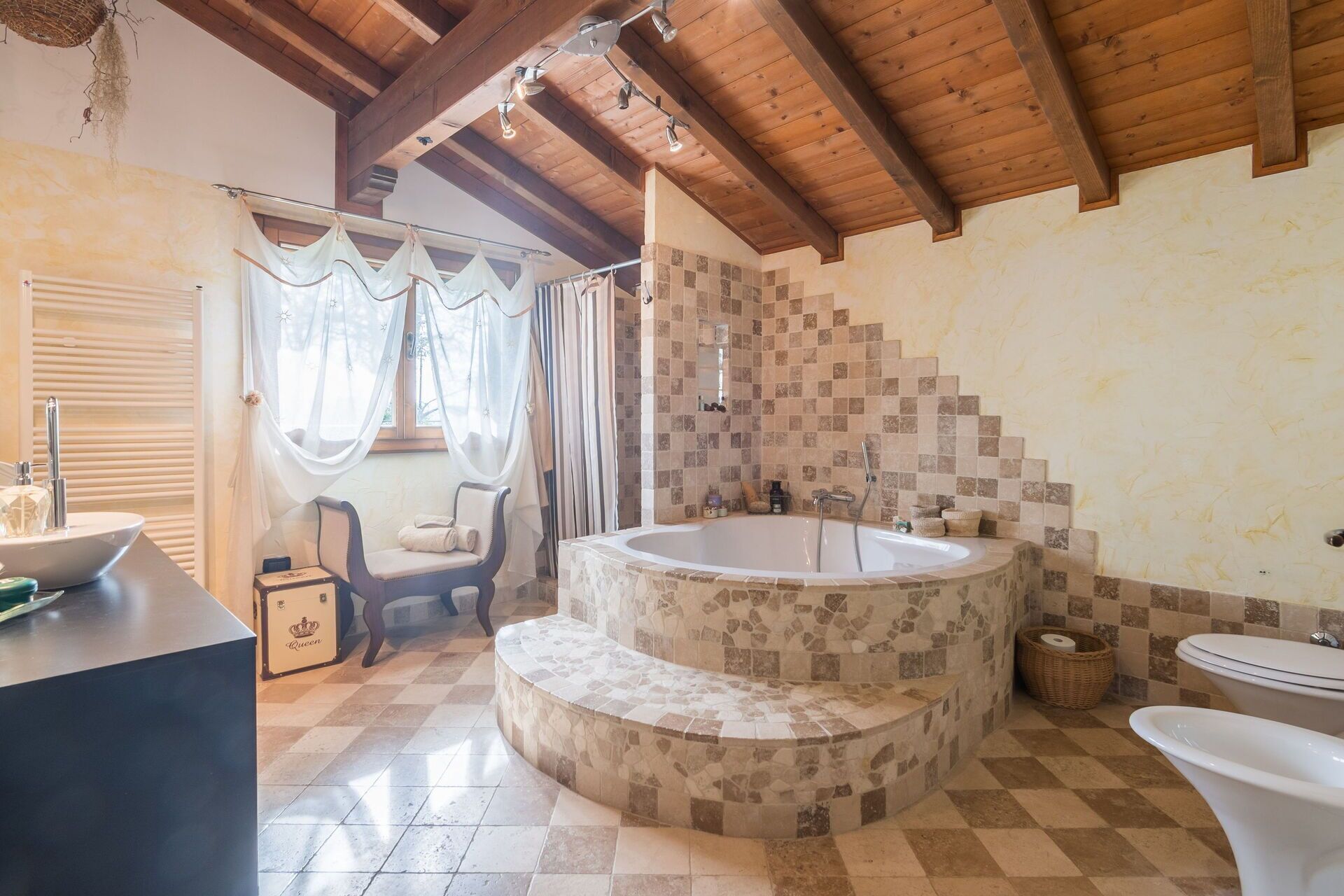 Douche, sèche-cheveux, bidet
