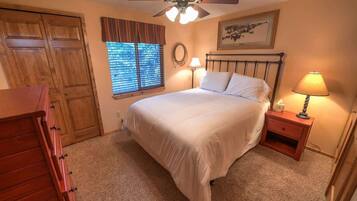 3 bedrooms, iron/ironing board, WiFi, bed sheets