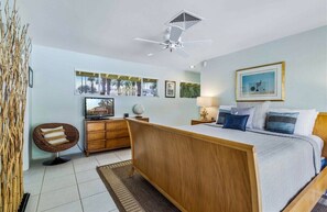 2 bedrooms, iron/ironing board, internet, bed sheets - Sunstruck Palm Springs - Your Private Poolside Retreat Awaits (Palm Springs)