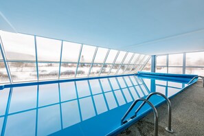 室內游泳池