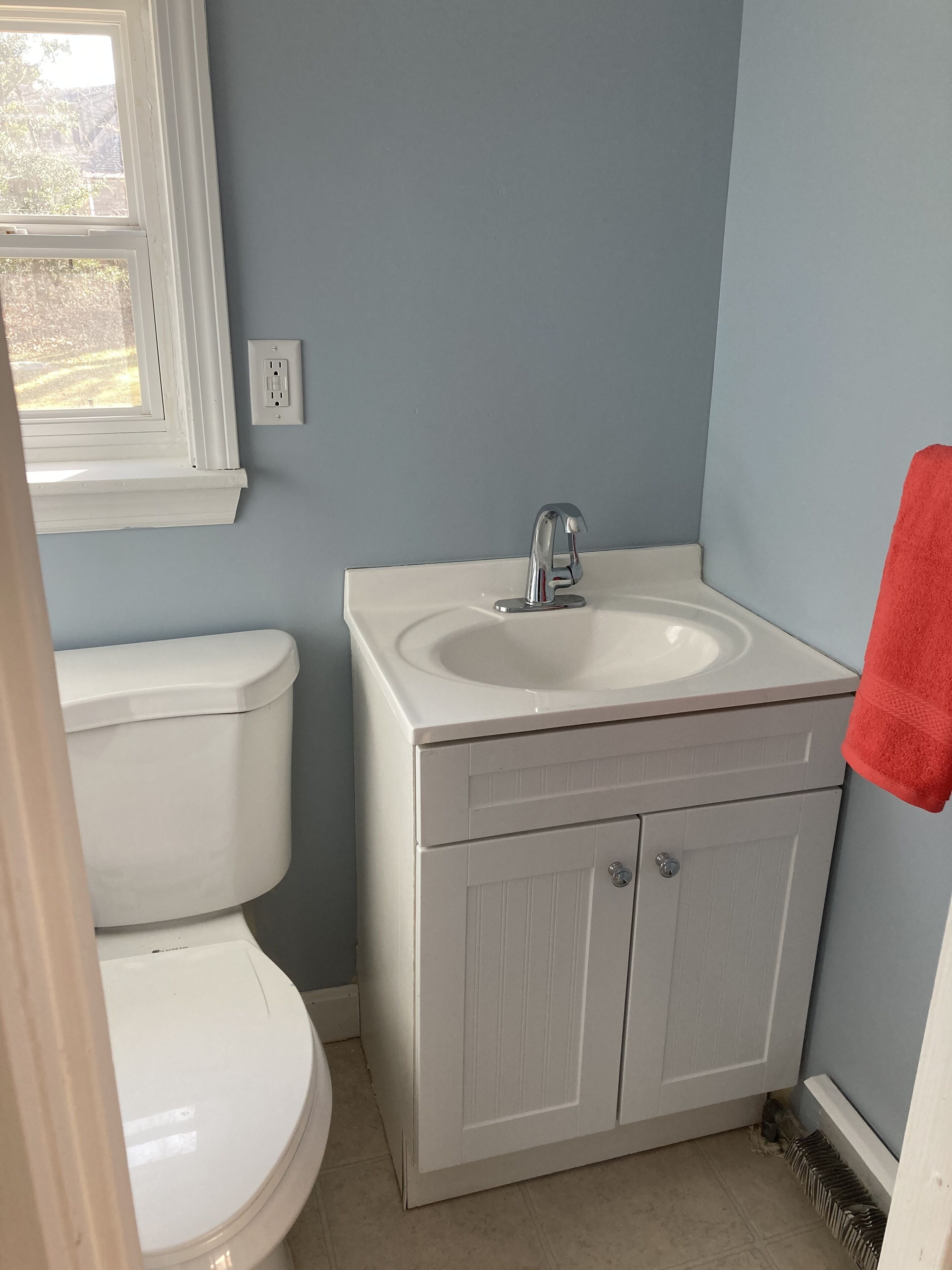 Craigsville beach cottage located .4 walking distance to the Beach!