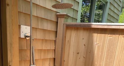 Craigsville beach cottage located .4 walking distance to the Beach!