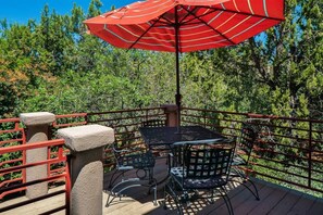 Outdoor dining - Unique Peaceful Private Retreat Amazing Views! Whi (Sedona)
