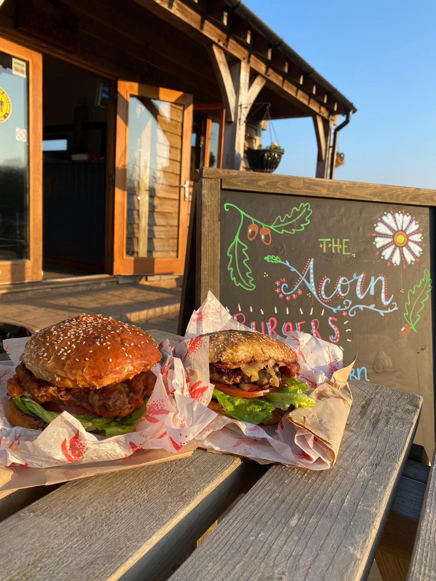 Cabin | Tempat makan luar