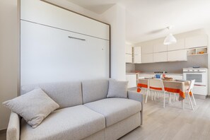 Apartment | Wohnbereich | 1-Zoll-Flachbildfernseher mit Satellitenempfang
