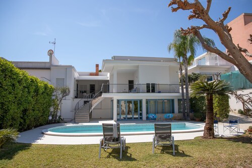 Villa Ravanica (Giannuzza) with pool 400m from the beach