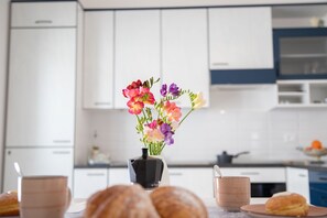 Fridge, oven, dishwasher, coffee/tea maker - Villa Ravanica (Giannuzza) with pool 400m from the beach (Marina di Ragusa)