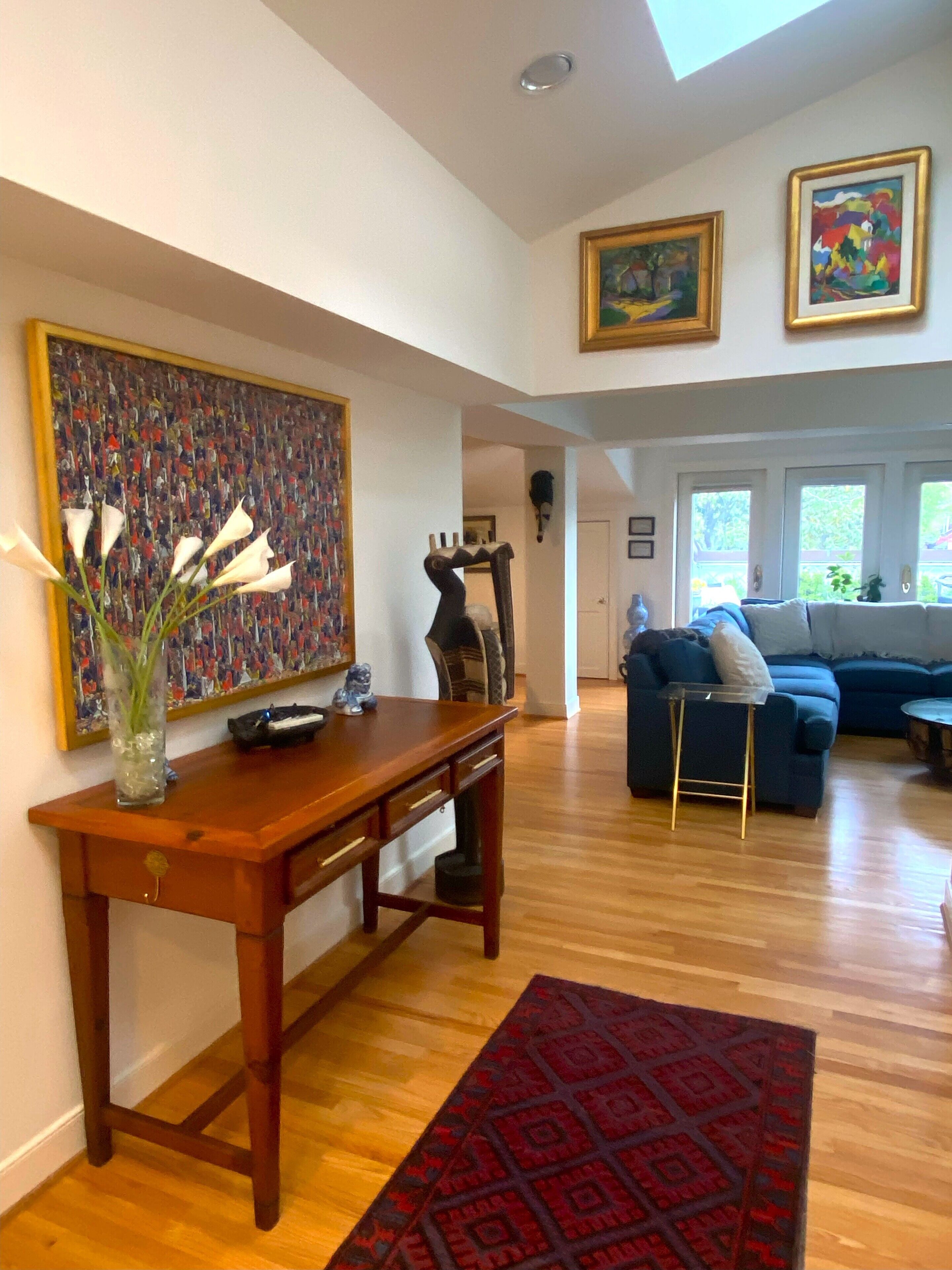 LUXE Georgetown Penthouse, Deck, Skylights, Pkg