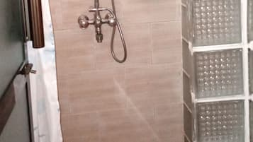 Standard Double Room | Bilik Mandi