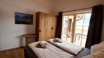 4 Schlafzimmer, Zimmersafe, Bügeleisen/Bügelbrett, kostenloses WLAN