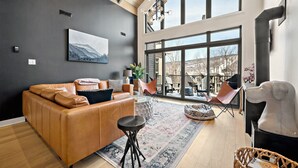 Smart-TV, Kamin, Stereoanlage