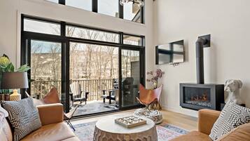 TV connectée, cheminée, chaßne hi-fi