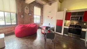 Deluxe Studio | Living area - Artistico-Styled Studio Loft Sleeps 5 (Dallas)