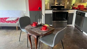 Dining room - Artistico-Styled Studio Loft Sleeps 5 (Dallas)