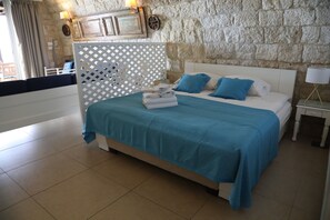 Minibar, individually decorated, laptop workspace, soundproofing - Le Blanc Bleu (Halat)