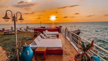 Comfort Studio Suite, 1 Queen Bed, Sea View | Terrace/patio