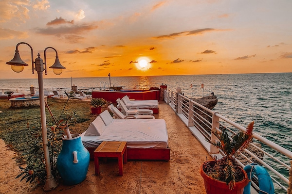 Comfort Studio Suite, 1 Queen Bed, Sea View | Terrace/patio